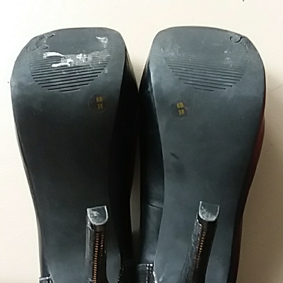 Shoes - Picture 3 of 7